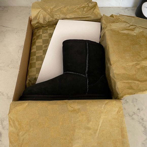 UGG Classic Boots in black - Picture 5 of 9